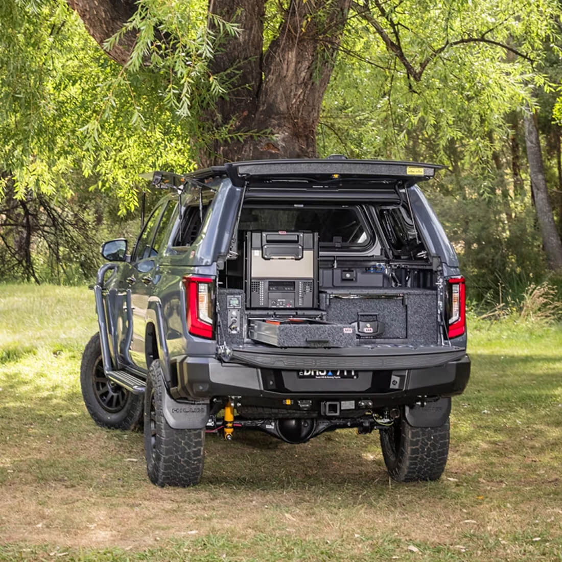 Toyota_Hilux_Ascent_Canopy_110_Square-1100